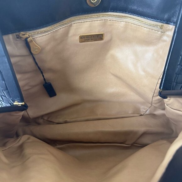 Authentic Bottega Veneta Intrecciato Nappa Shoulder Bag Purse Navy Black Leather - Picture 7 of 9